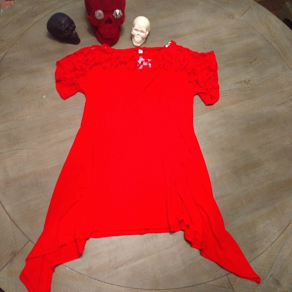 Assemetrical top with lace